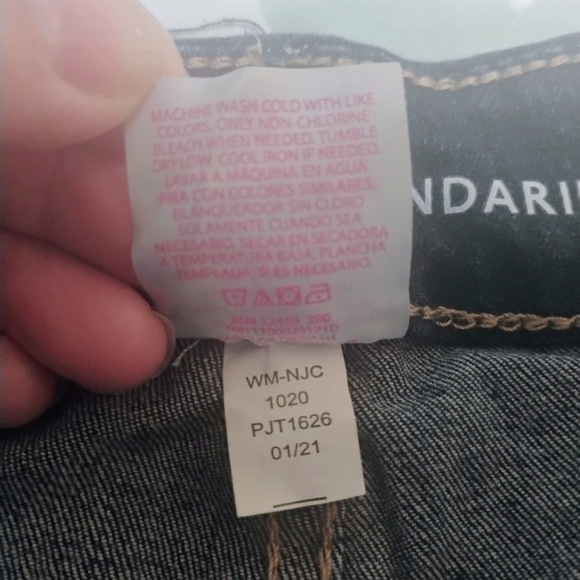 No Boundaries Dark Blue Jean Shorts - Picture 3 of 7